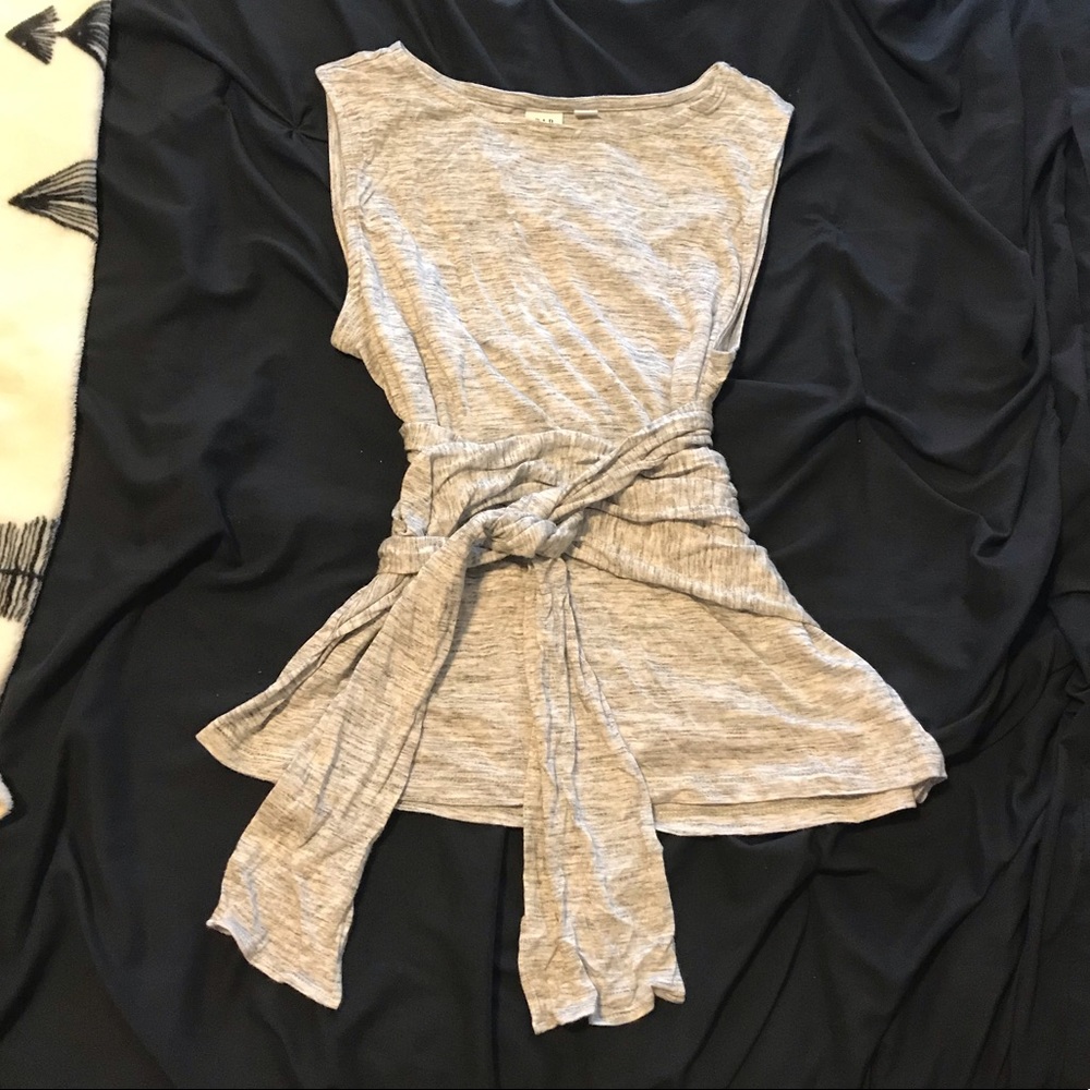 Gap wrap around tank